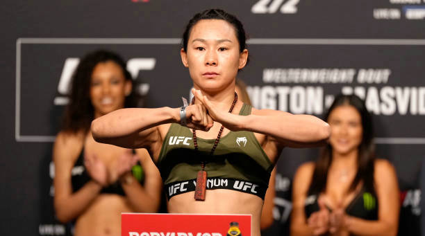 闫晓楠明日出战！UFC 272赛前称重图集