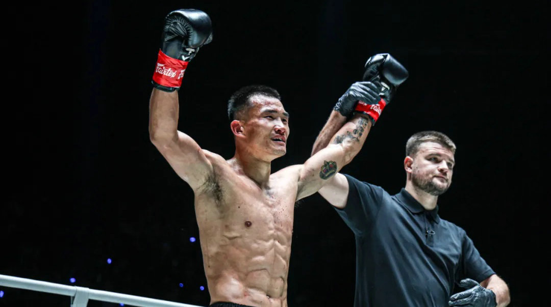 ONE周五格斗夜124战报:赵崇阳第二回合KO对手,叫阵罗唐武尊誓夺金腰带!