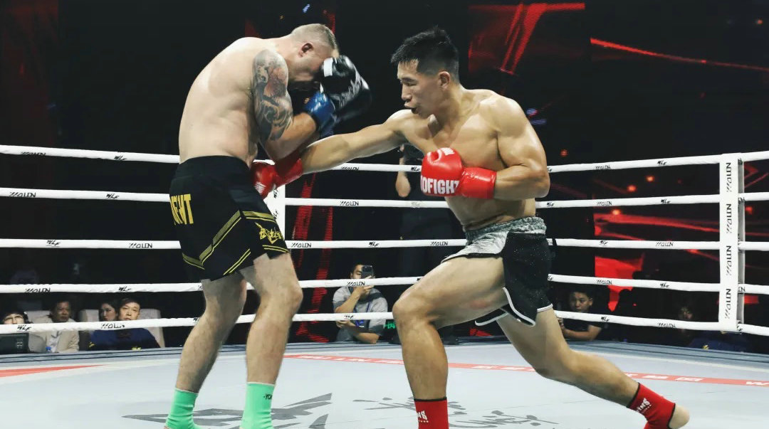 武林风554战报 | 乔治TKO金鹰卫冕,韩文豹苦战憾负