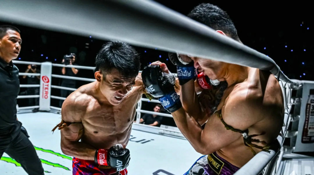 ONE周五格斗夜127战报:沃拉蓬首回合TKO获胜