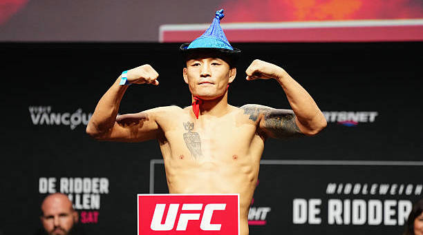 中国选手傲日其楞明日出战!UFC格斗之夜赛前称重